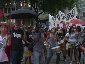 Những người biểu tình ở Rio de Janeiro.